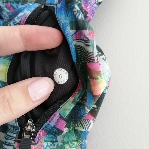 Lululemon Special Edition Tracker Shorts V Seawheeze 4" Inseam Rare 6 - Picture 8 of 13